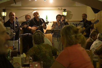 IMG_4169rw_mid.jpg