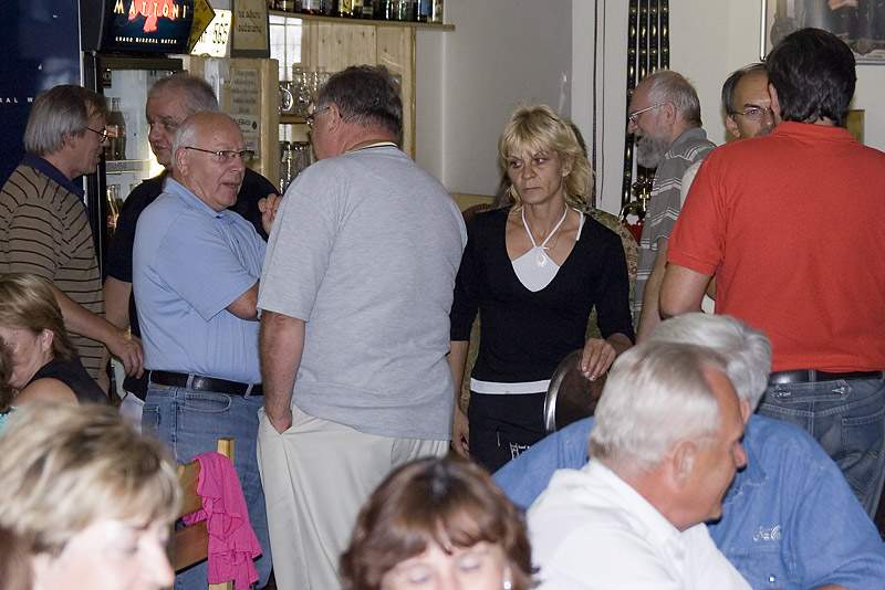 IMG_4204rw_mid.jpg